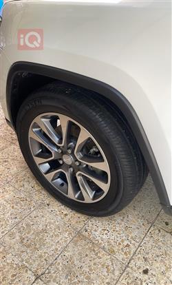 جیپ گراند شیرۆکی